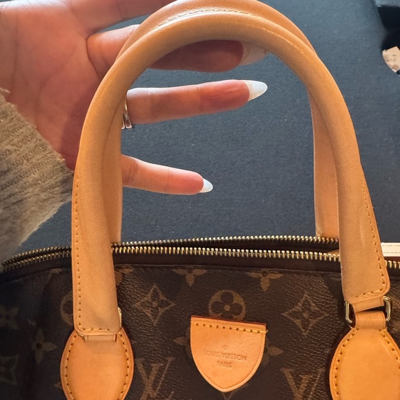 Louis Vuitton Rivoli NV MM - Picture 15 of 16